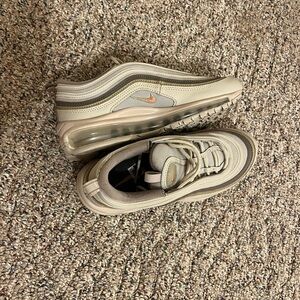 Nike Sneakers in Tan and Cream